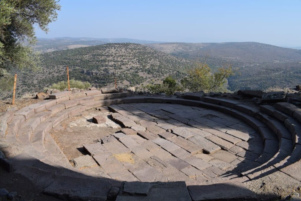 Aigai (Aeolis): An Ancient Aeolian City in Modern Turkey 10 Aigai (Aeolis) Ancient City