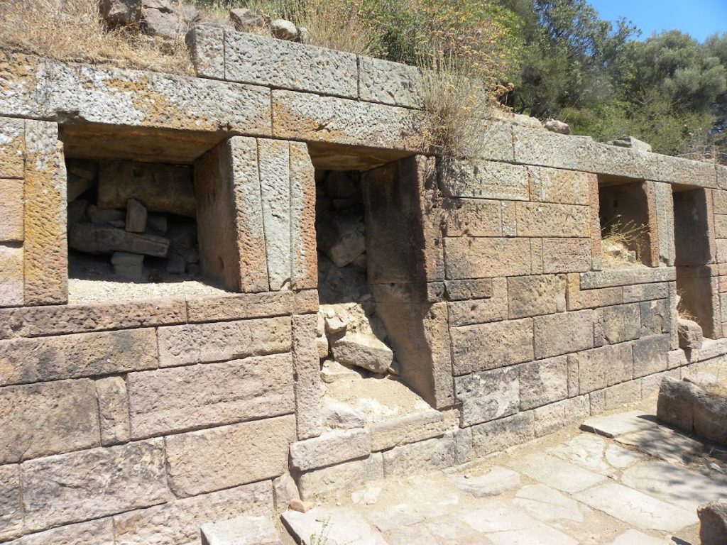 Aigai (Aeolis): Ancient Greek Polis and Roman City in Türkiye 5 Aigai (Aeolis) Ancient City