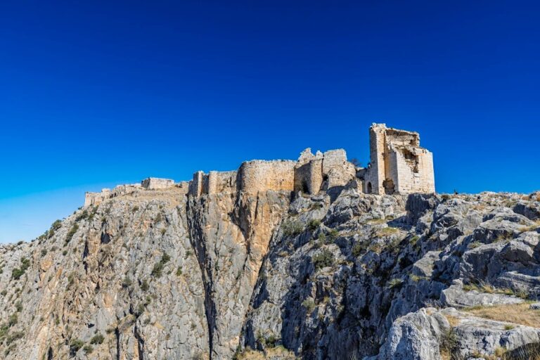 Anavarza Ruins: A Historic Fortress and City in Cilicia, Southern Türkiye