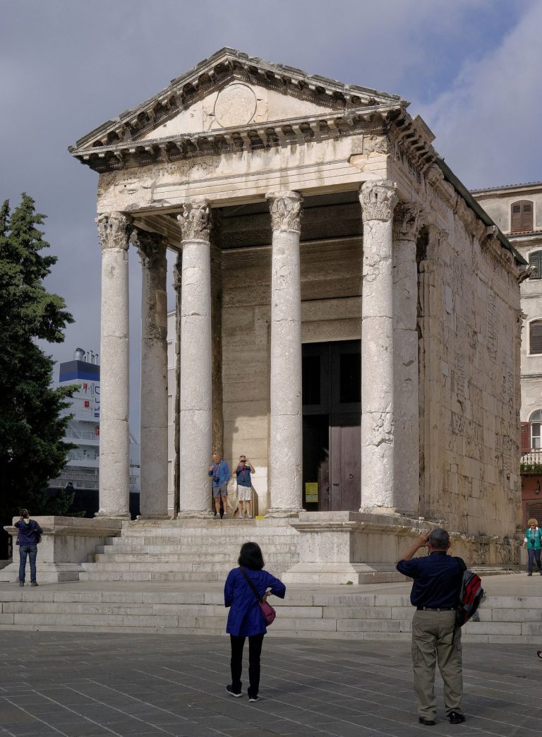 Temple of Augustus: Roman Imperial Temple in Pula, Croatia