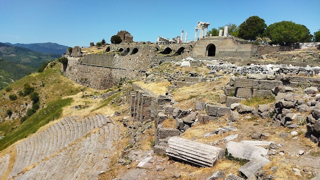 Pergamon Ancient City: A Hellenistic and Roman Cultural Centre in Turkey 2 Pergamon Ancient City