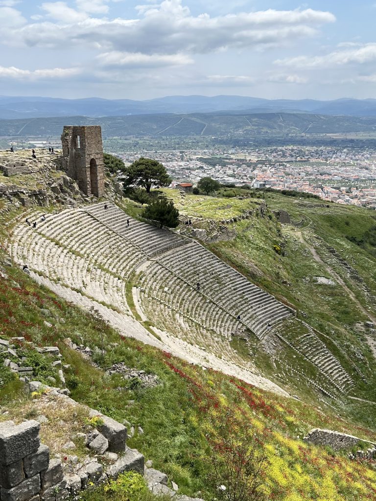 Pergamon Ancient City: A Hellenistic and Roman Cultural Centre in Turkey 3 Pergamon Ancient City