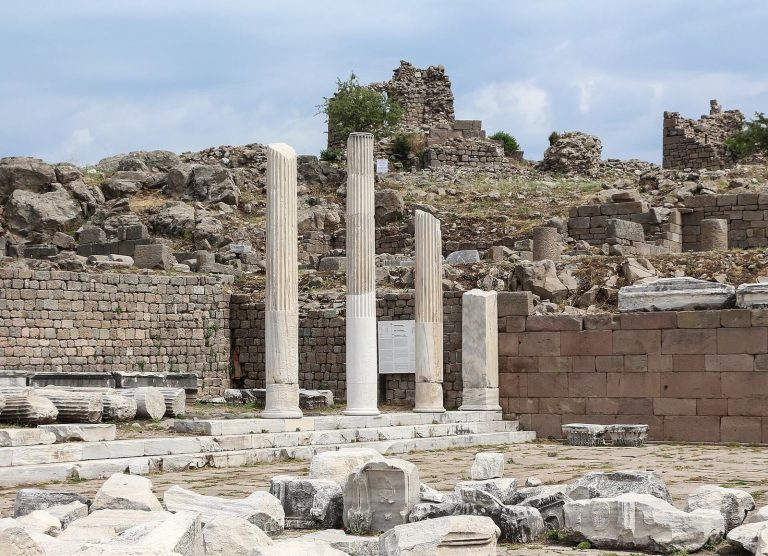 Pergamon Ancient City: A Hellenistic and Roman Cultural Centre in Turkey
