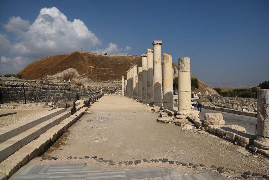 Beit She'an National Park: A Multiperiod City in Israel 1 Beit She'an National Park