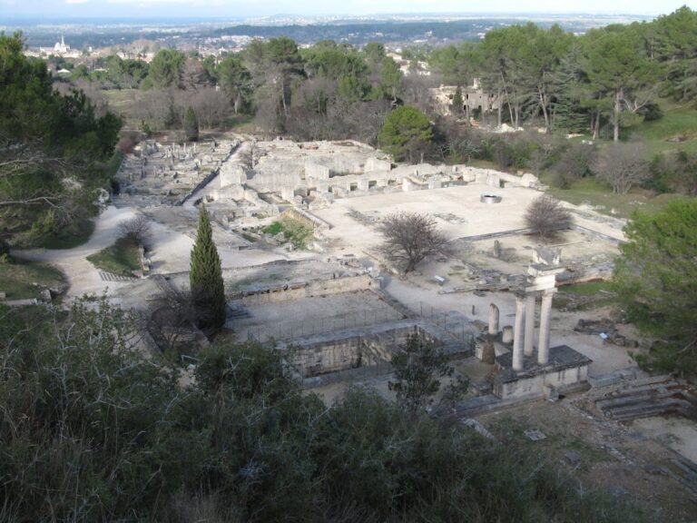 Glanum Archaeological Park: A Multi-Period Ancient Settlement in Southern France