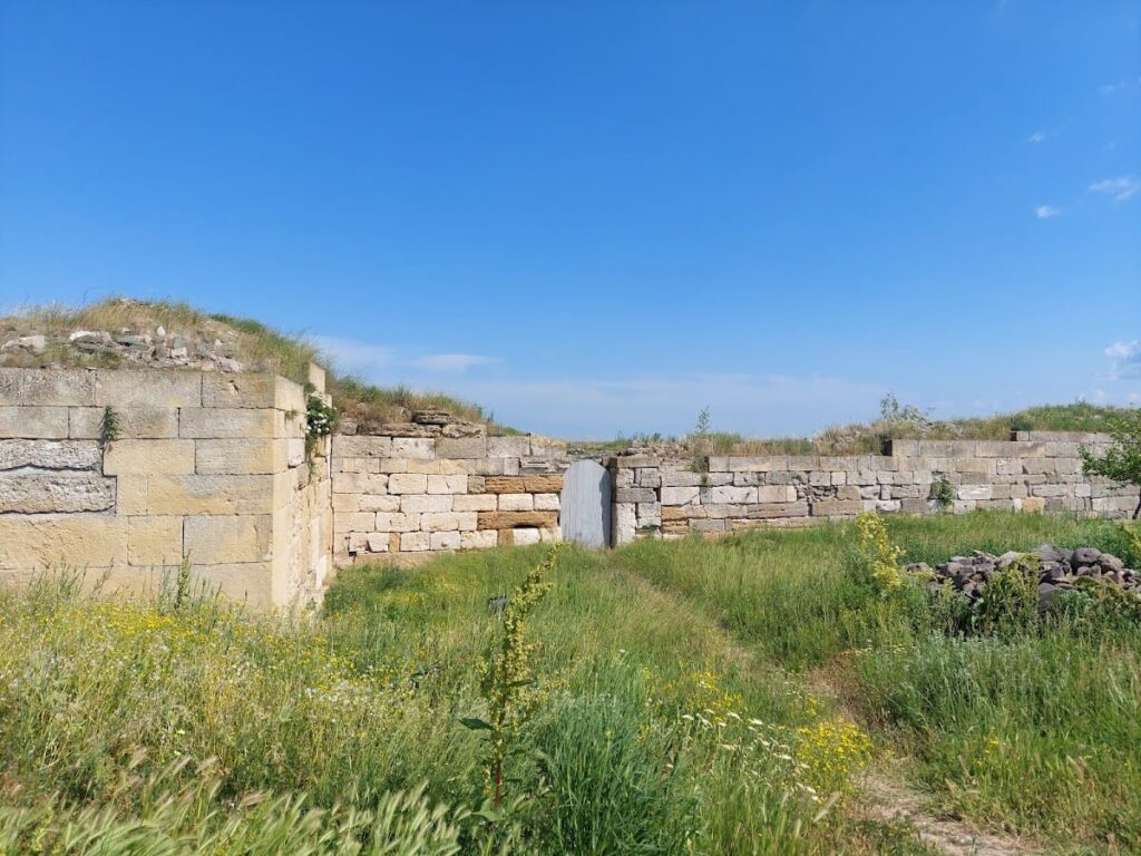 Histria: An Ancient Greek and Roman City on the Black Sea Coast 10 The Ancient City of Histria