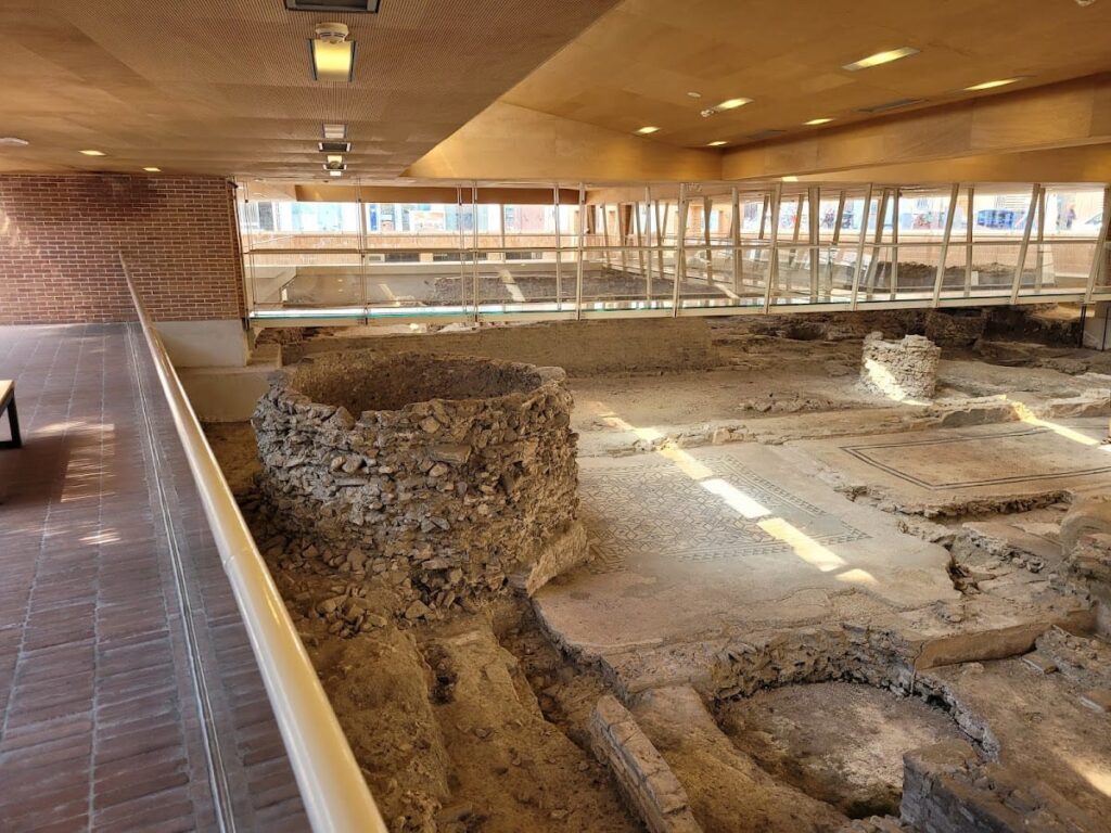 The Surgeon’s House: A Roman Medical Residence in Rimini, Italy 1 The Suegeon's House
