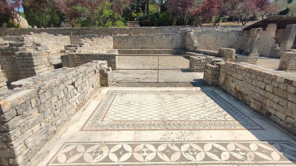 Vaison-la-Romaine: Roman Urban Center and Archaeological Complex in France 4 Vaison-la-Romaine
