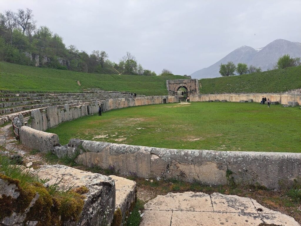 Alba Fucens: A Roman Colonial Town in Central Italy 9 Alba Fucens