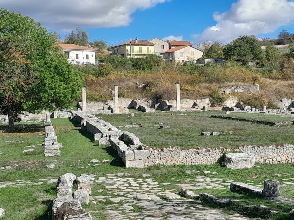 Alba Fucens: A Roman Colonial Town in Central Italy 10 Alba Fucens