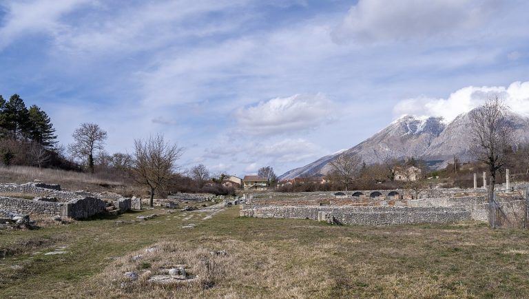 Alba Fucens: A Roman Colony and Municipium in Italy