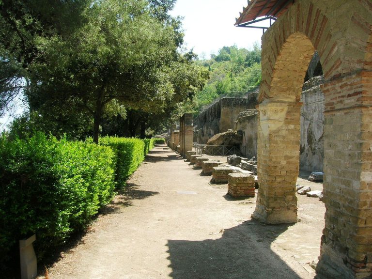 Baia: Ancient Roman Thermal Resort and Submerged City in Italy