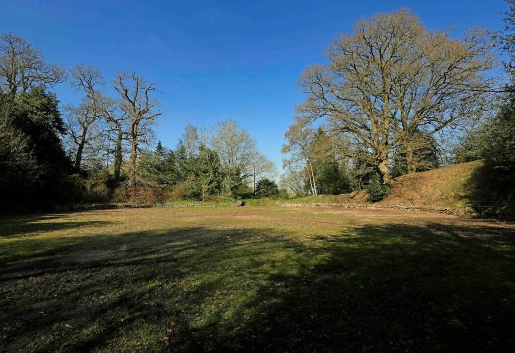 Silchester Roman Town Walls & Amphitheatre: A Roman Town and Entertainment Complex in the United Kingdom 3 Silchester Roman Town Walls & Amphitheatre