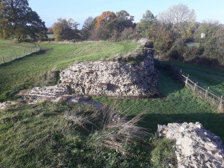 Silchester Roman Town Walls & Amphitheatre: A Roman Town and Entertainment Complex in the United Kingdom