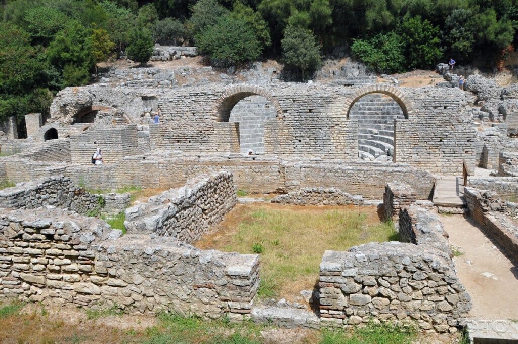 Butrint National Archaeological Park: An Ancient Greek, Roman, and Byzantine City in Albania 1 Butrint National Archaeological Park