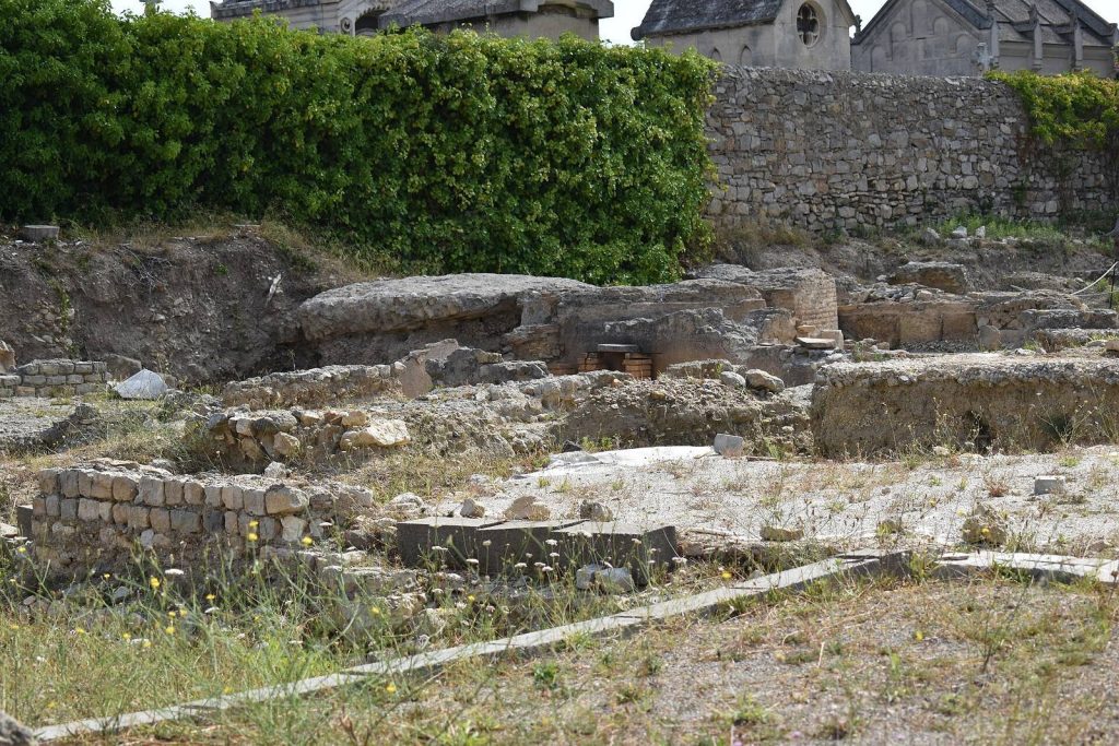 Archaeological Remains of the Clos de la Lombarde: A Roman Quarter in Narbonne 3 Archaeological Remains of the Clos de la Lombarde
