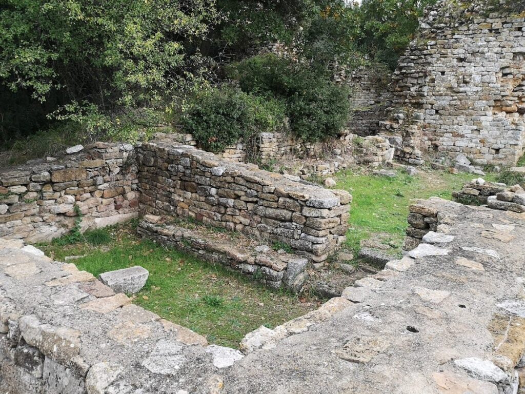 Saint-Vincent Oppidum: A Gallic and Roman Hilltop Settlement in France 2 Saint-Vincent Oppidum