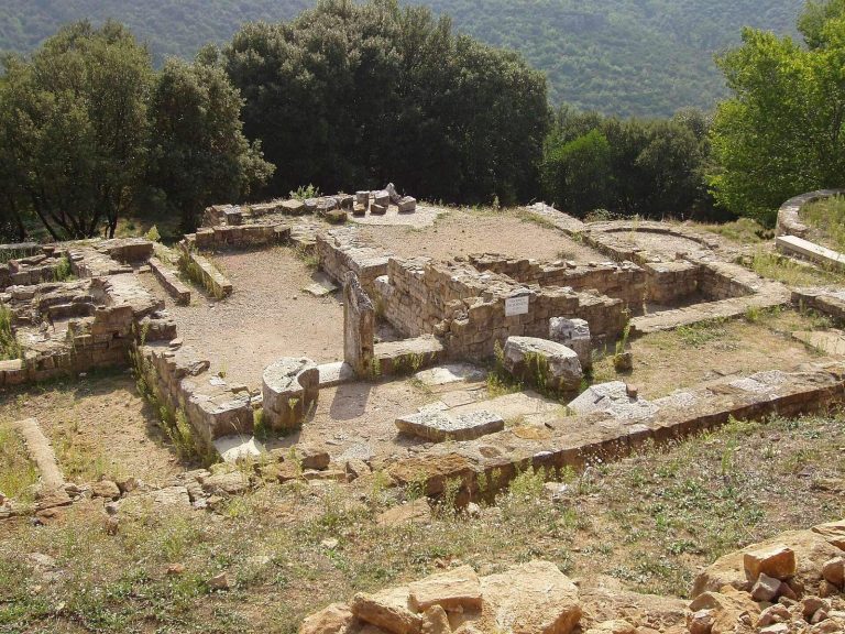 Saint-Vincent Oppidum: A Gallic and Roman Hilltop Settlement in France