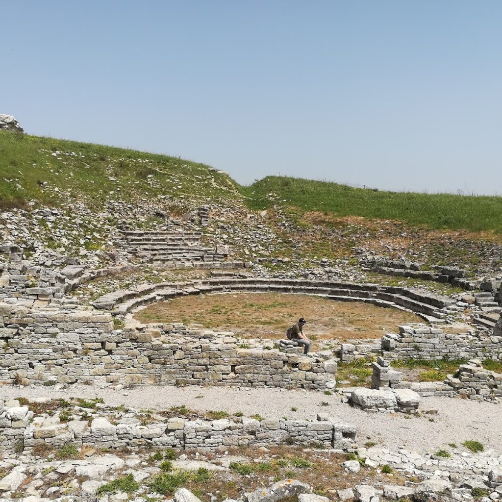 Monte Iato: An Ancient Sicilian Settlement and Archaeological Park 1 Monte Iato