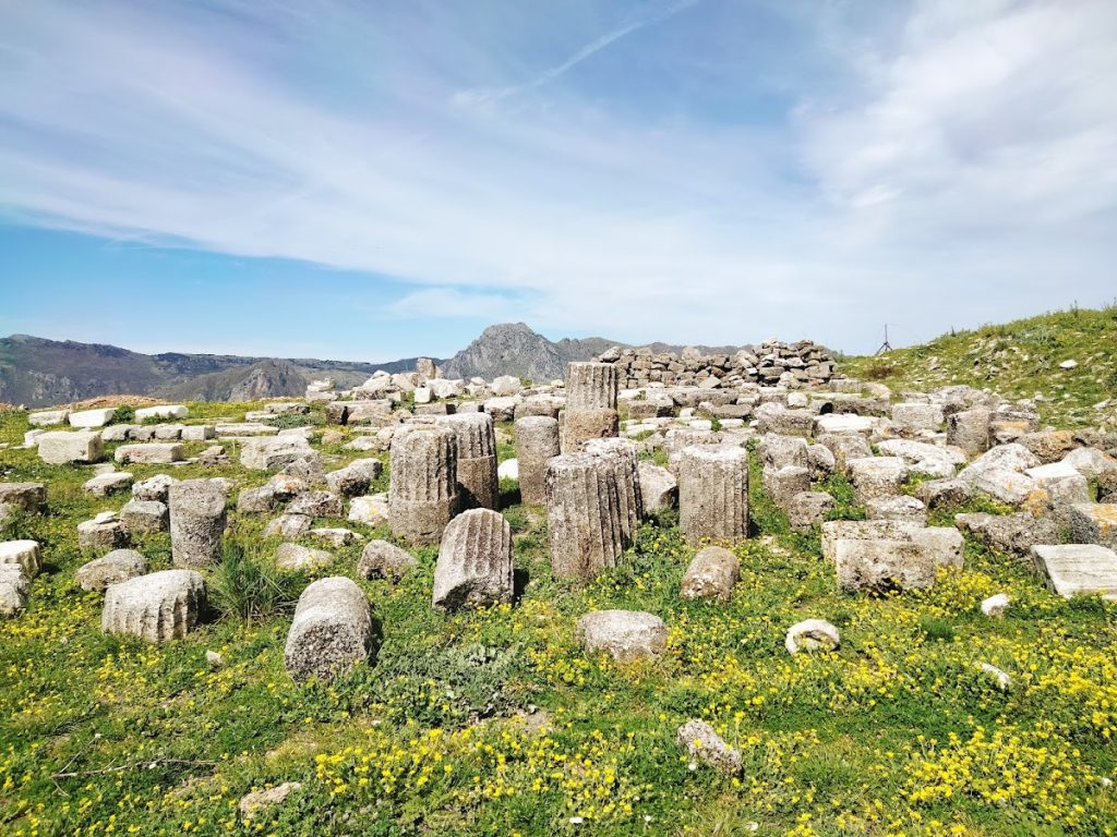 Monte Iato: An Ancient Sicilian Settlement and Archaeological Park 2 Monte Iato