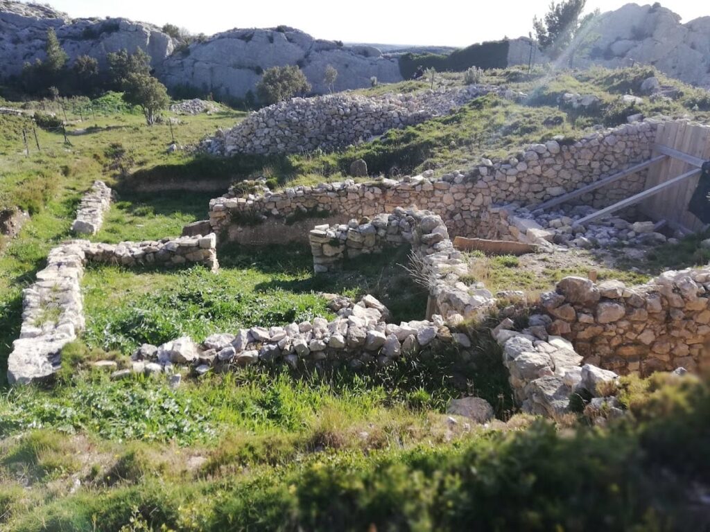 Caisses de Jean-Jean Oppidum: A Fortified Gallic Settlement in France 1 Caisses de Jean-Jean Oppidum