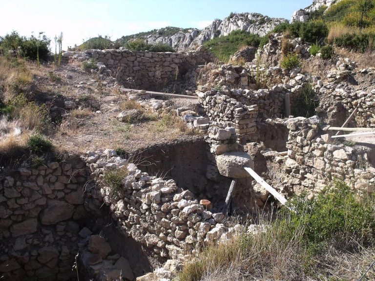 Caisses de Jean-Jean Oppidum: A Fortified Gallic Settlement in France
