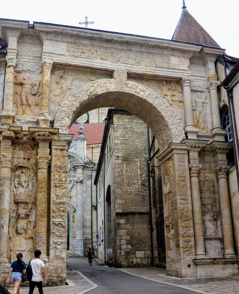 Porte Noire, Besançon: A Roman Triumphal Arch in Eastern France