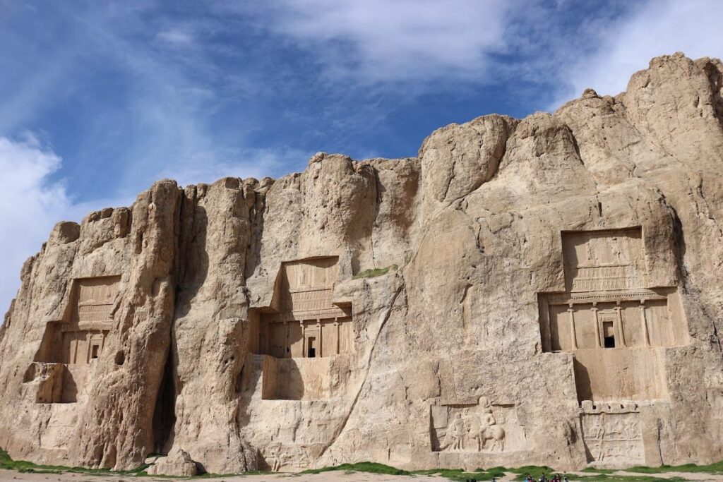 Naqsh-e Rustam: Achaemenid Royal Necropolis and Sasanian Rock-Relief Complex in Iran 1 Naqsh-e Rustam