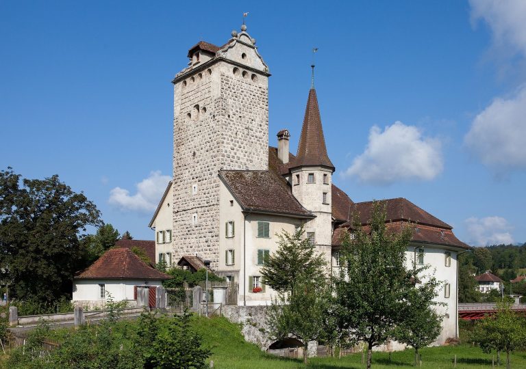 Aarwangen Castle: Medieval Fortress and Bernese Bailiff’s Seat