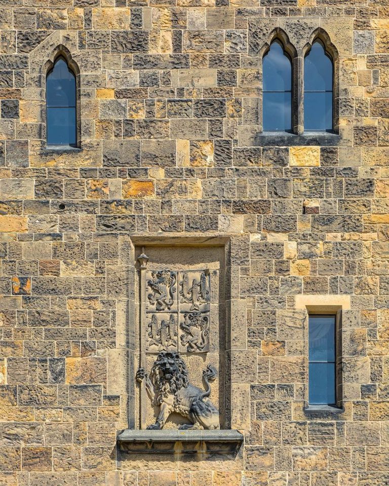 Alnwick Castle: A Medieval Anglo-Scottish Frontier Fortress