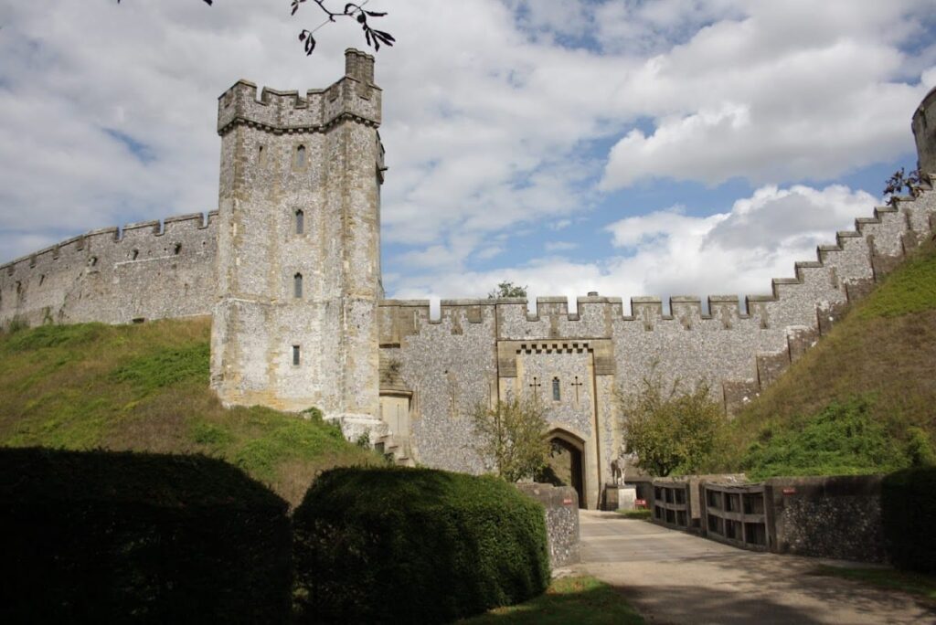 Arundel Castle: A Medieval Fortress and Ducal Residence in England 1 Arundel Castle