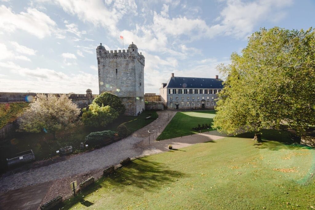 Bentheim Castle: An Early Medieval Hill Castle in Germany 1 Bentheim Castle