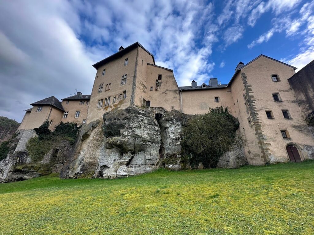 Bourglinster Castle: A Medieval Fortified Residence in Luxembourg 3 Bourglinster Castle