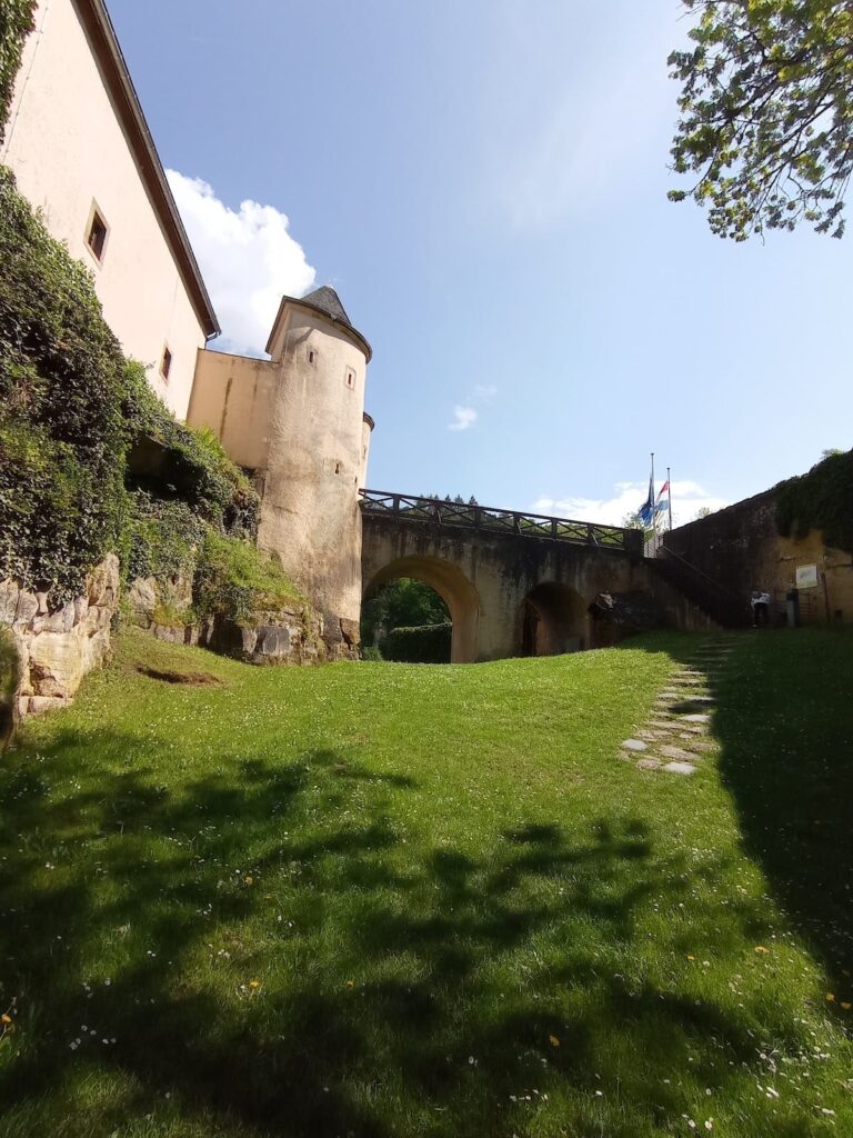 Bourglinster Castle: A Medieval Fortified Residence in Luxembourg 4 Bourglinster Castle