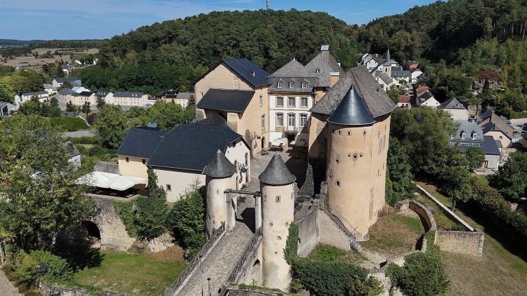 Bourglinster Castle: A Medieval Fortified Residence in Luxembourg