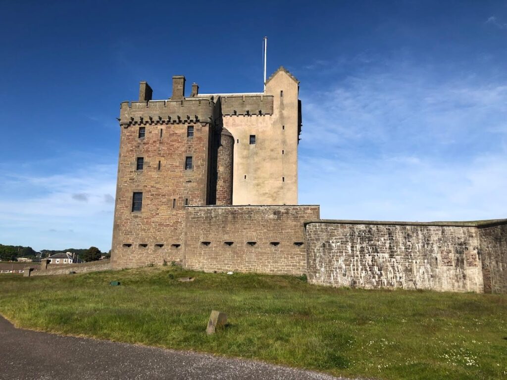 Broughty Castle: A Fortified Stronghold on the River Tay 1 Broughty Castle