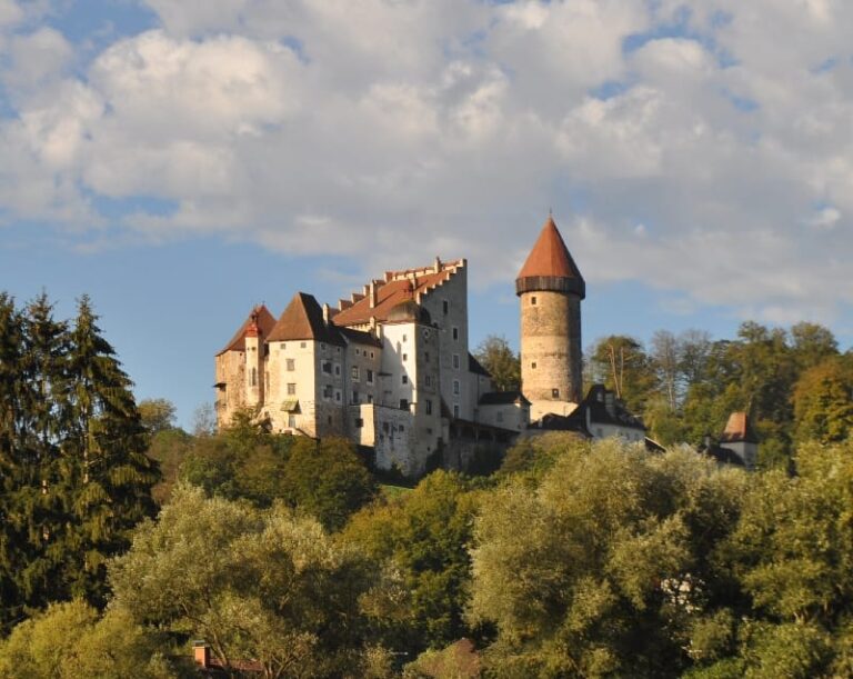 Burg Clam: A Historic Castle in Upper Austria