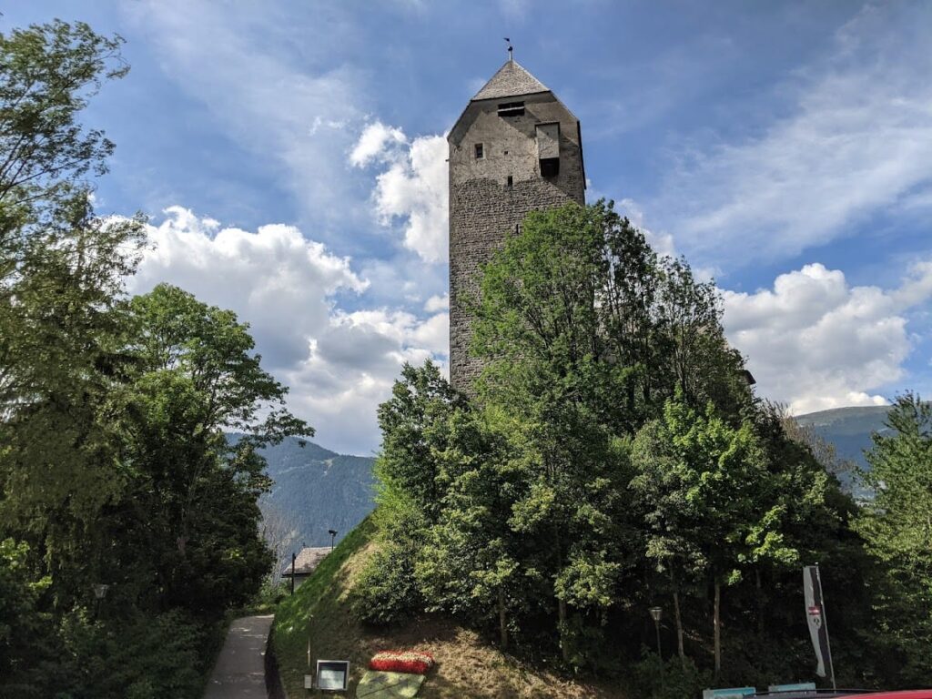 Burg Freundsberg: A Historic Castle and Museum in Schwaz, Tyrol 9 Burg Freundsberg
