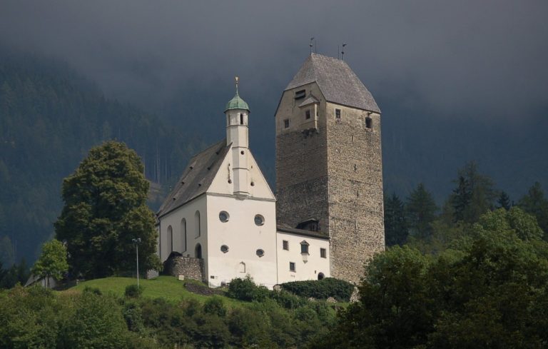 Burg Freundsberg: Medieval Castle and Local-History Museum in Austria