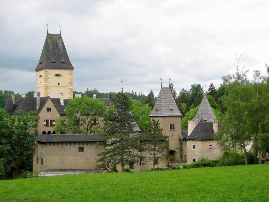 Burg Ottenstein: A Medieval Hilltop Castle in Austria 1 Burg Ottenstein