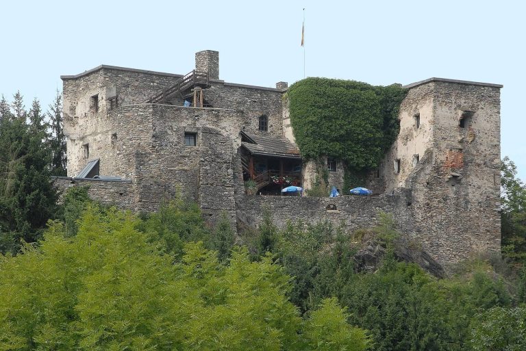 Burg Sommeregg: A Medieval Hill Castle and Territorial Court in Austria