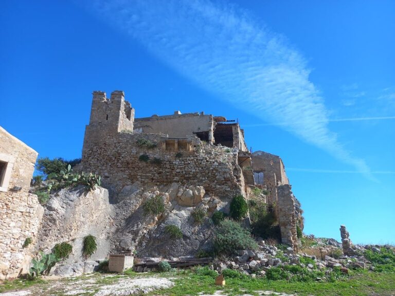 Calatubo Castle: A Historic Fortress and Farmstead in Sicily