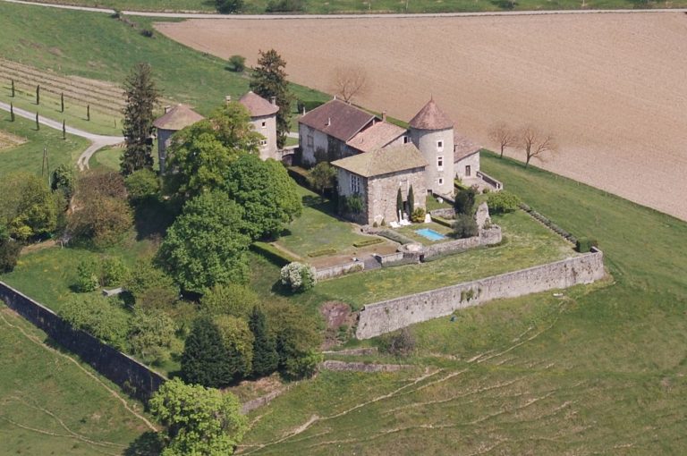 Castle Bayard: A Fortified Manor and Historic Residence in France