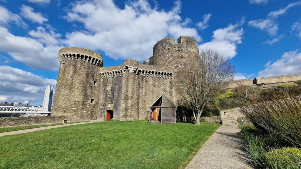 Castle Brest: A Roman Stronghold and French Naval Citadel 1 Castle Brest