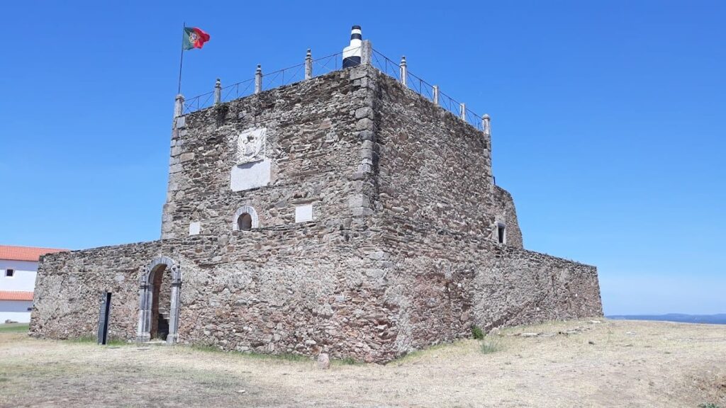 Castle of Abrantes: A Medieval Fortress and Bastioned Stronghold in Portugal 1 Castle of Abrantes