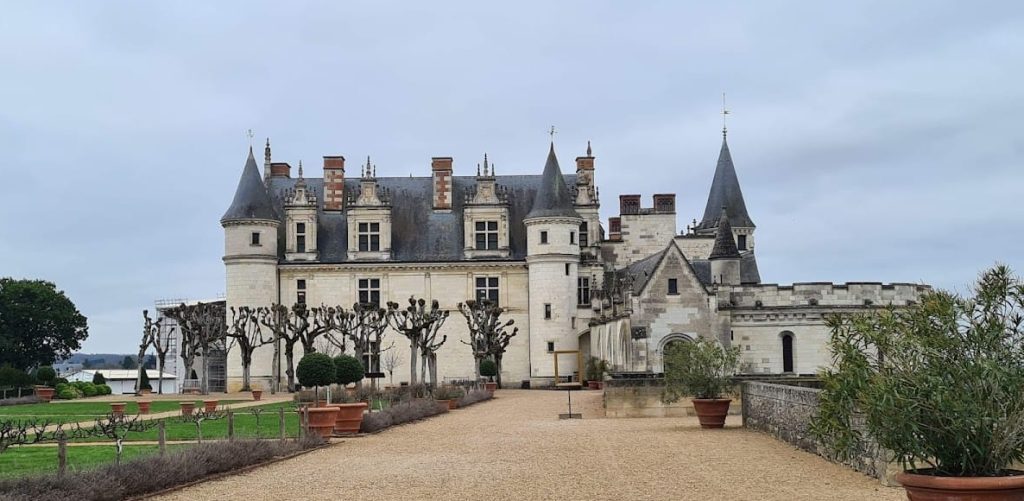 Castle of Amboise: A Royal Fortress and Renaissance Residence in France 1 Castle of Amboise