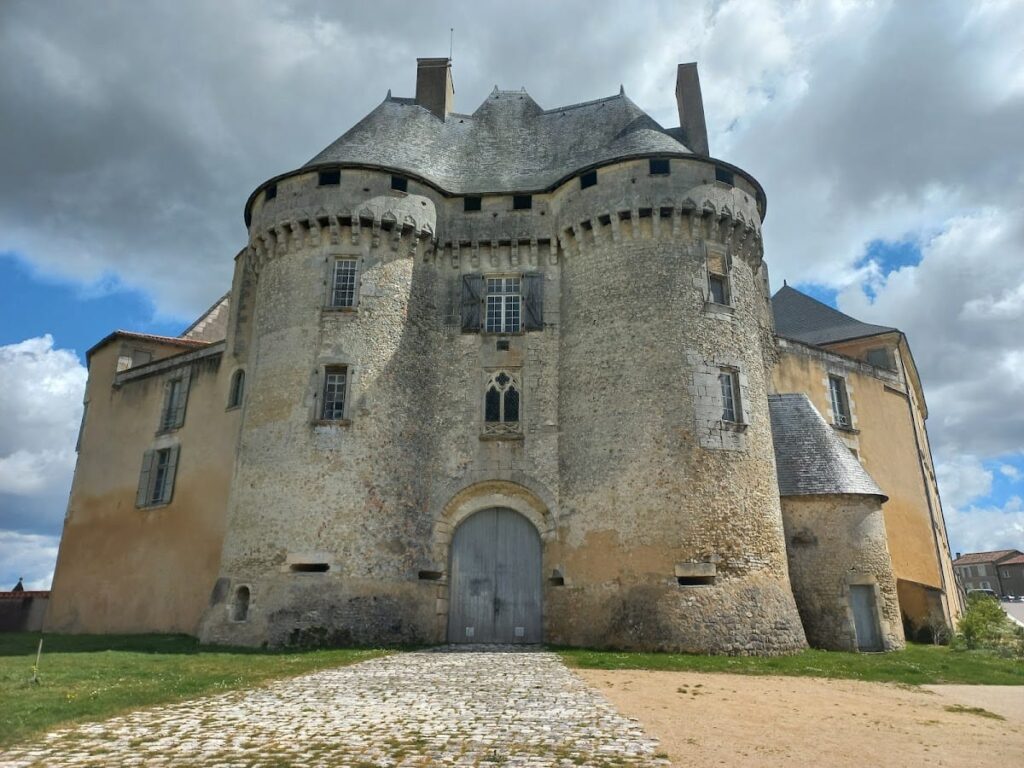 Château de Barbezieux: A Historic Fortress in Southwestern France 7 Castle of Barbezieux