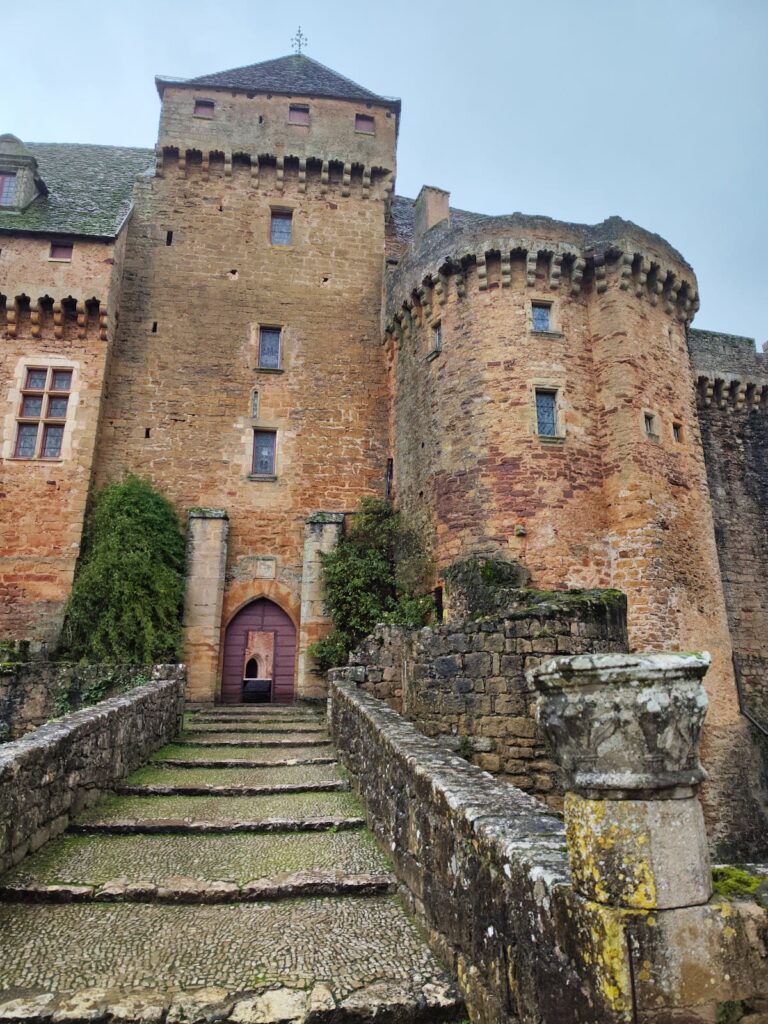 Château de Castelnau-Bretenoux: A Medieval Fortress in Southwestern France 7 Castle of Castelnau-Bretenoux