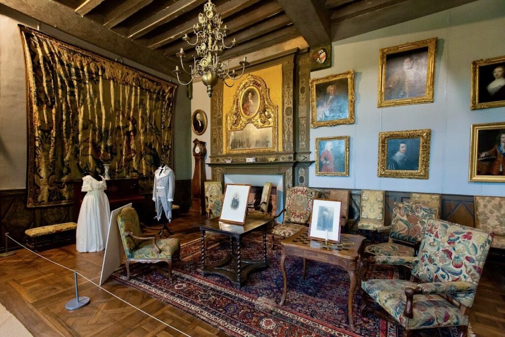 Château de Castelnau-Bretenoux: A Medieval Fortress in Southwestern France 10 Castle of Castelnau-Bretenoux