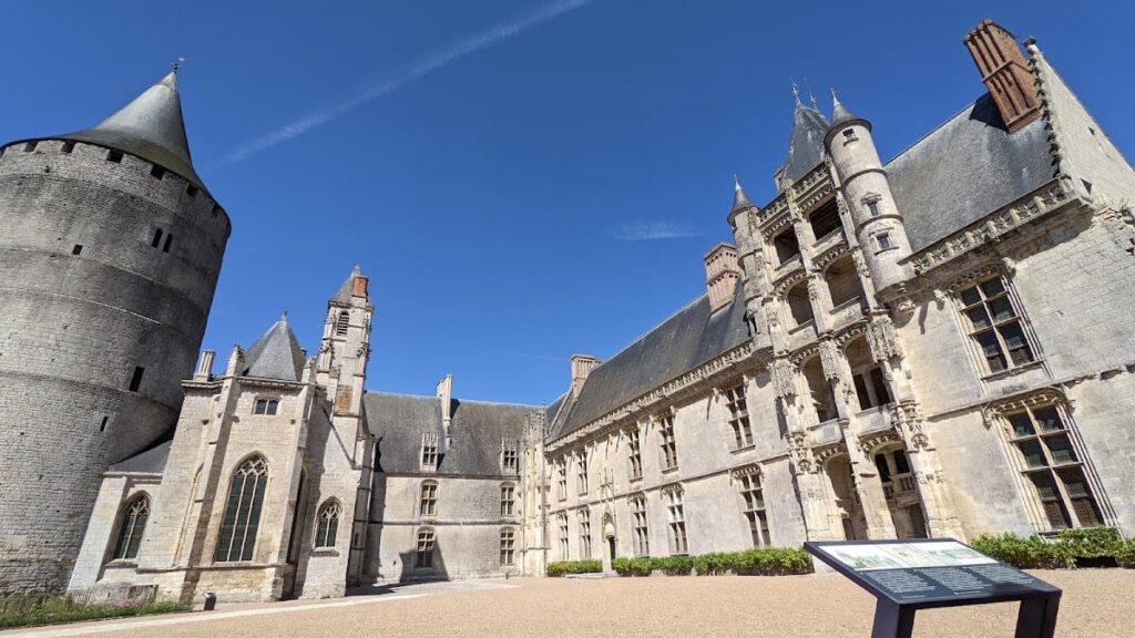 Castle of Châteaudun: Medieval Fortress and Aristocratic Residence 1 Castle of Chateaudun